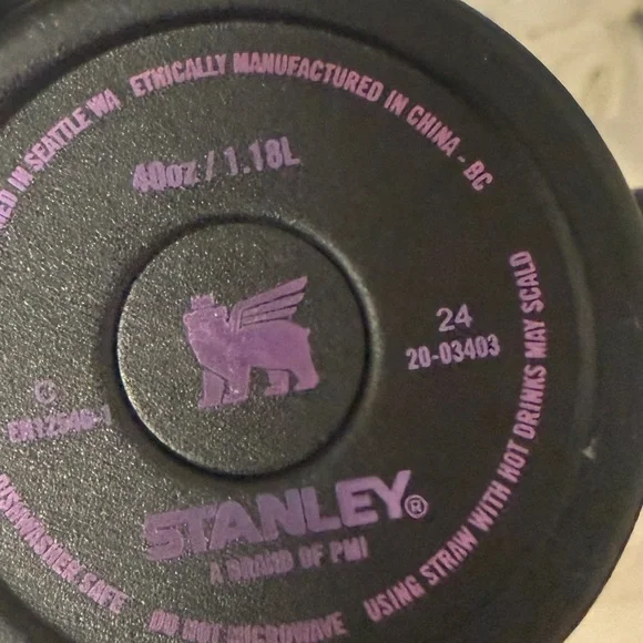 The Black Chroma Quencher H2.0 FlowState™ Tumbler | 40 OZ - Picture 3 of 4